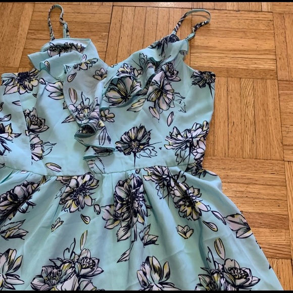 NWOT Dynamite Floral Dress - Picture 2 of 5